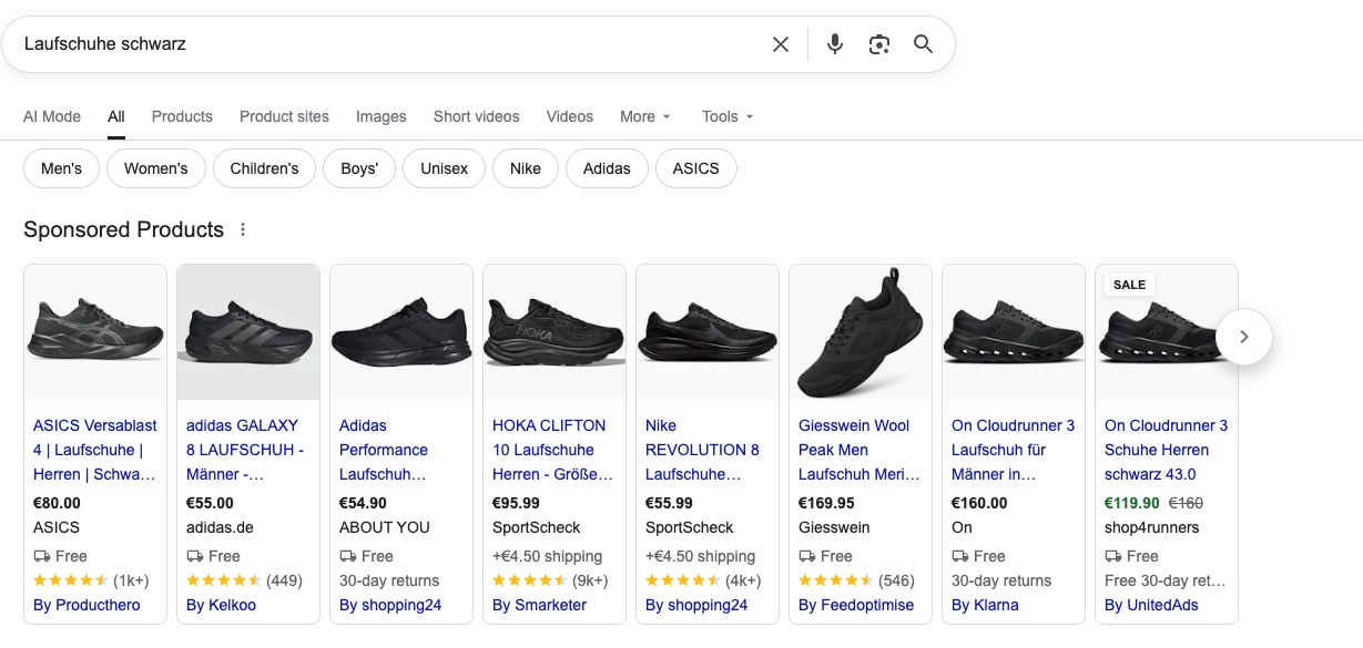 Shopping-Anzeigen im Google-Suchergebnis für „Laufschuhe schwarz": mehrere Händler nebeneinander mit Produktbild, Preis und Versandhinweis